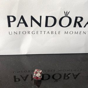 Pandora Present Charm